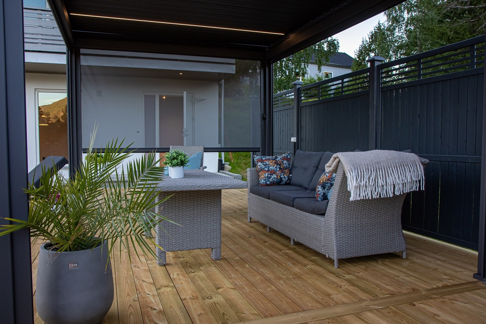 Uteområde m/pergola Galleribilde