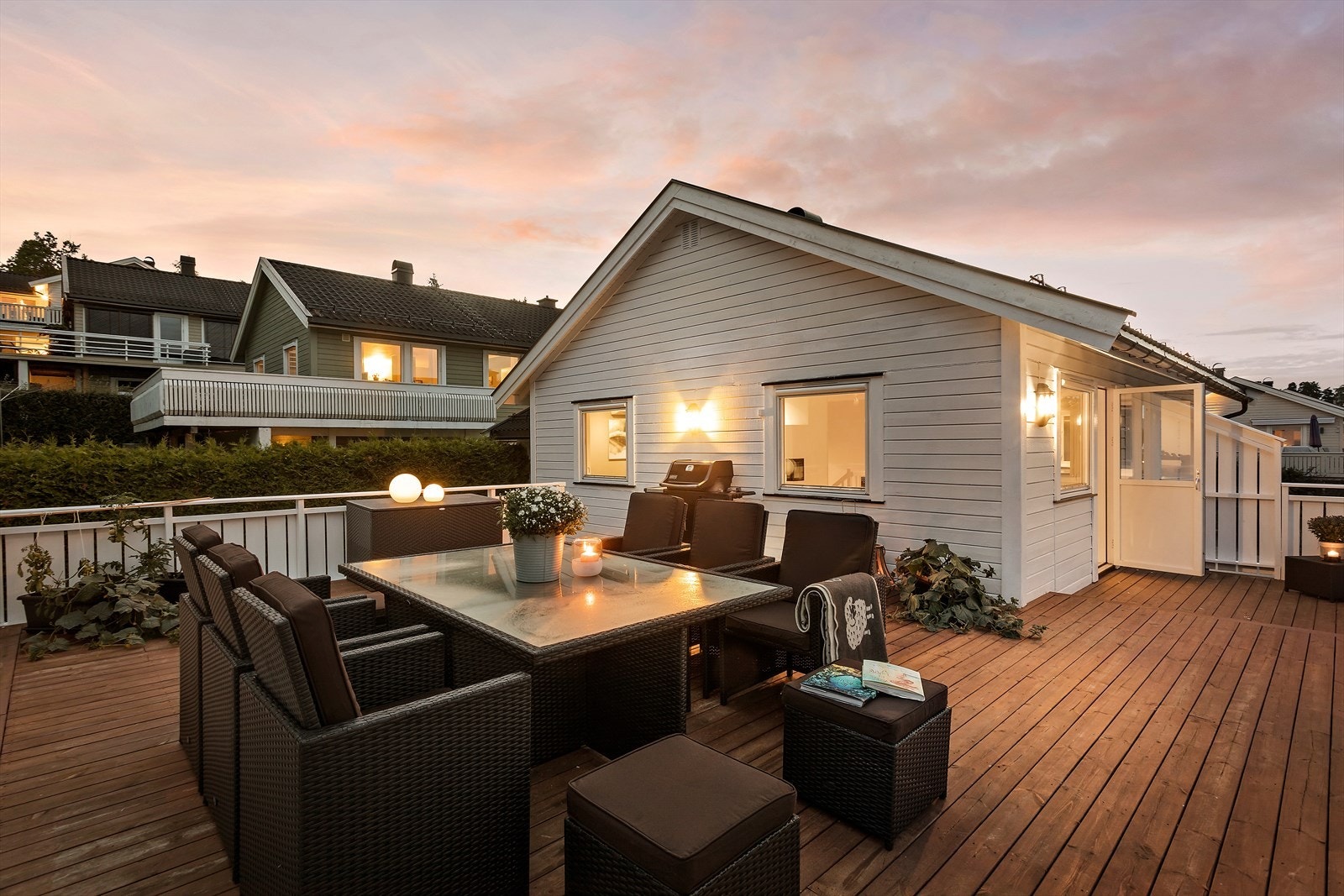 Stor terrasse med gode møbleringsmuligheter. Galleribilde