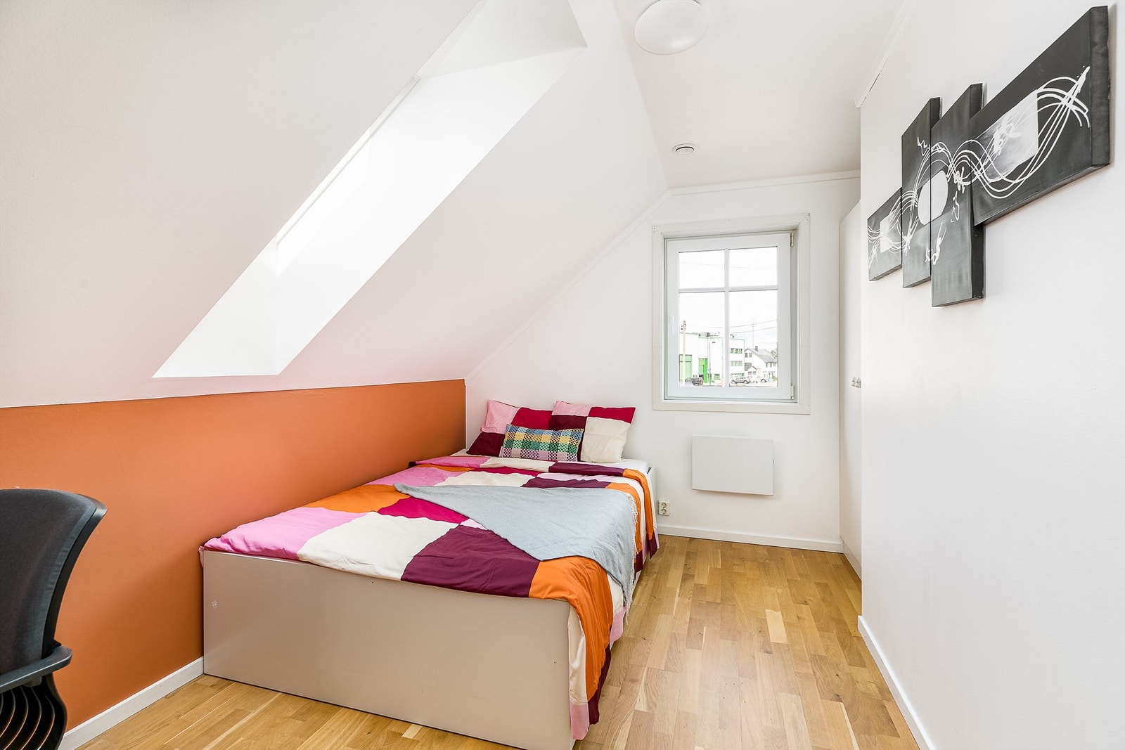 Alle soverom har vindu i både yttertak og gavlvegg. Galleribilde