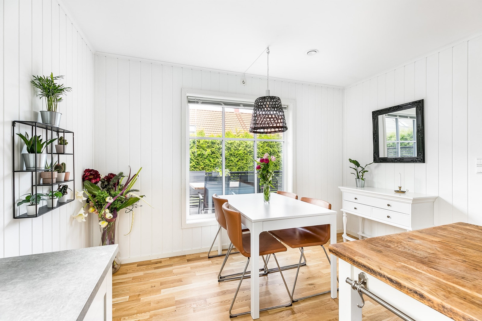 Kjøkkenet er siden 2021 pusset opp med blant annet ny parkett. Galleribilde