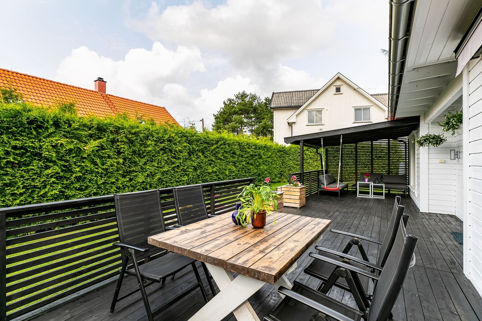 Overbygg til terrassen er oppført i senere år. Galleribilde