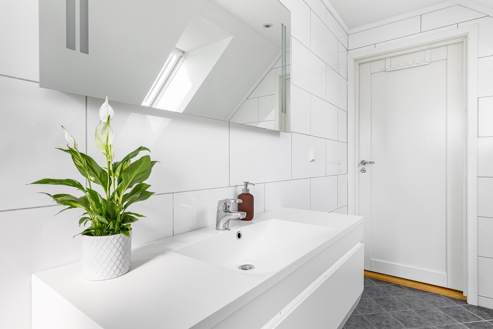 Badet har i likhet med hele første etasje gulvvarme. Galleribilde