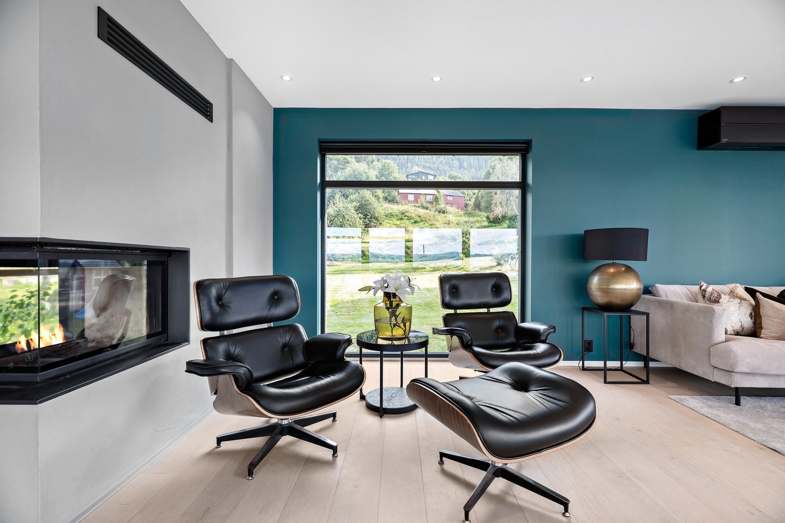 Svært lekker peis som er både effektiv og et flott designelement Galleribilde