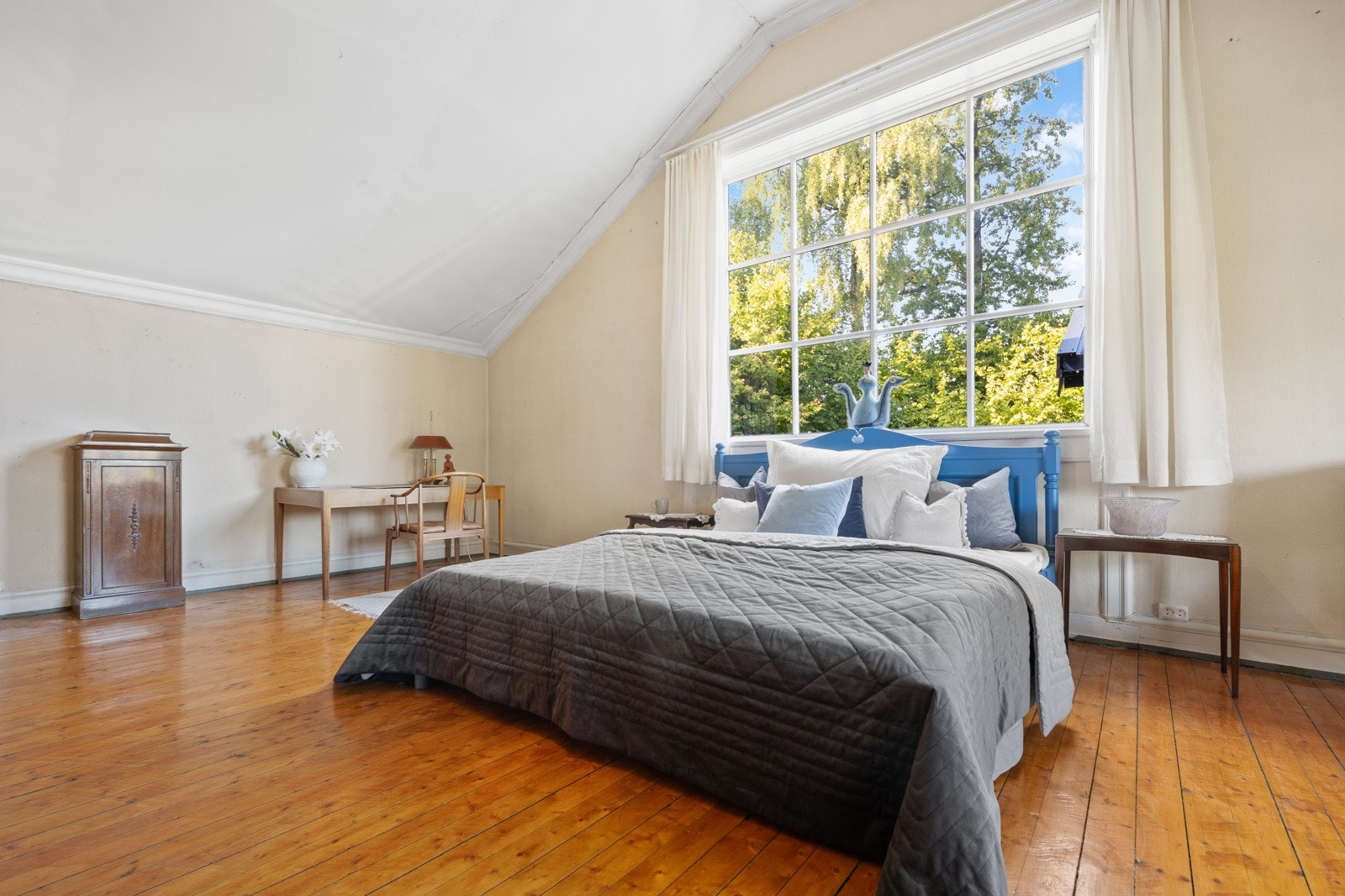 Hovedsoverommet er på ca 46 m2, og kan også eventuelt deles opp til 2 sov og bad. Galleribilde