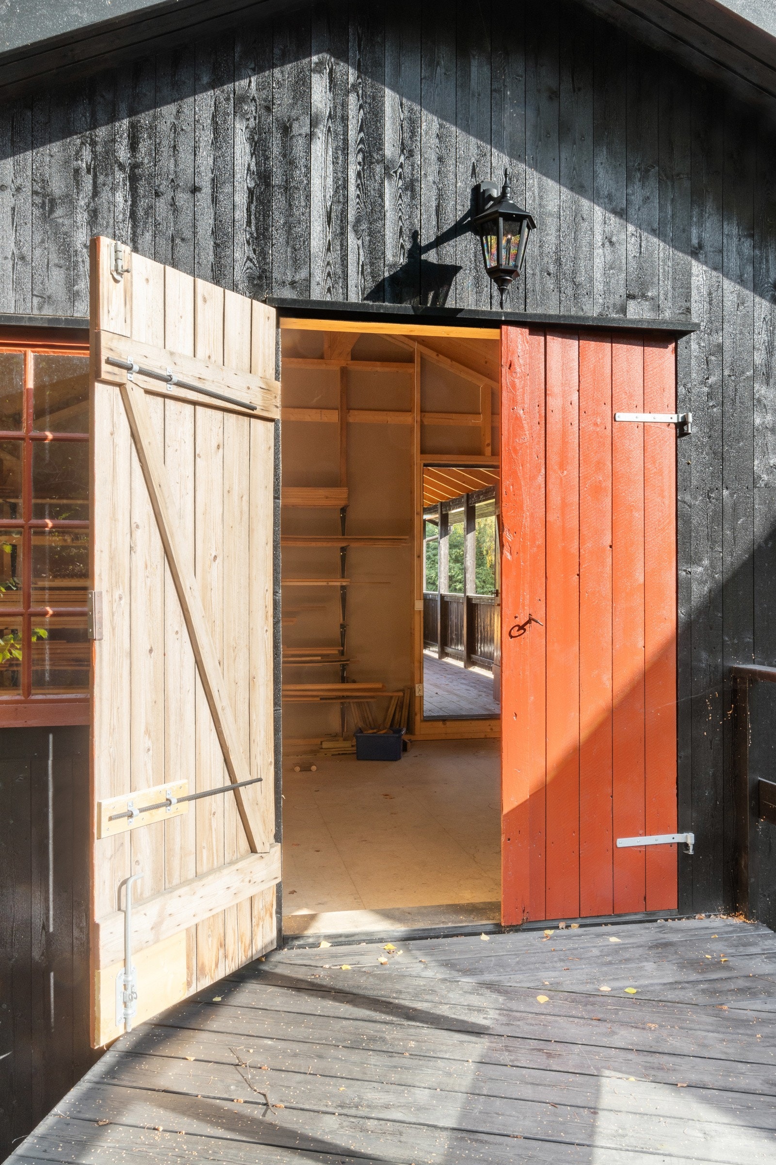 Låvebro inn til snekkerbod Galleribilde
