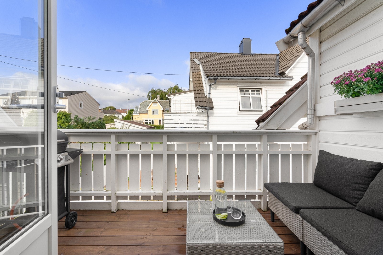 Fra kjøkkenet har du tilgang til en solrik balkong med ettermiddagssol. Galleribilde