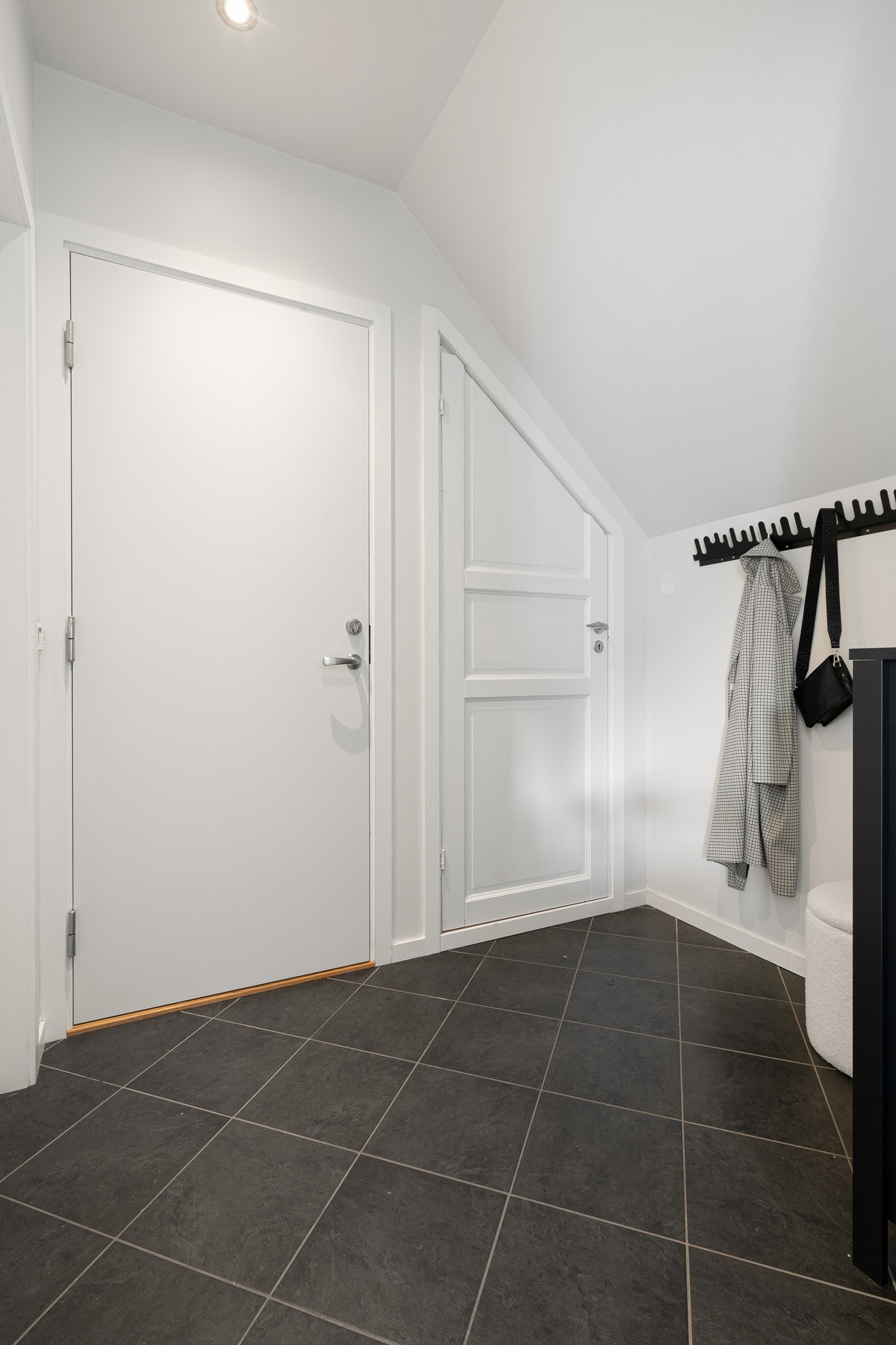 Videre tilkomst til loftetasjen. Galleribilde