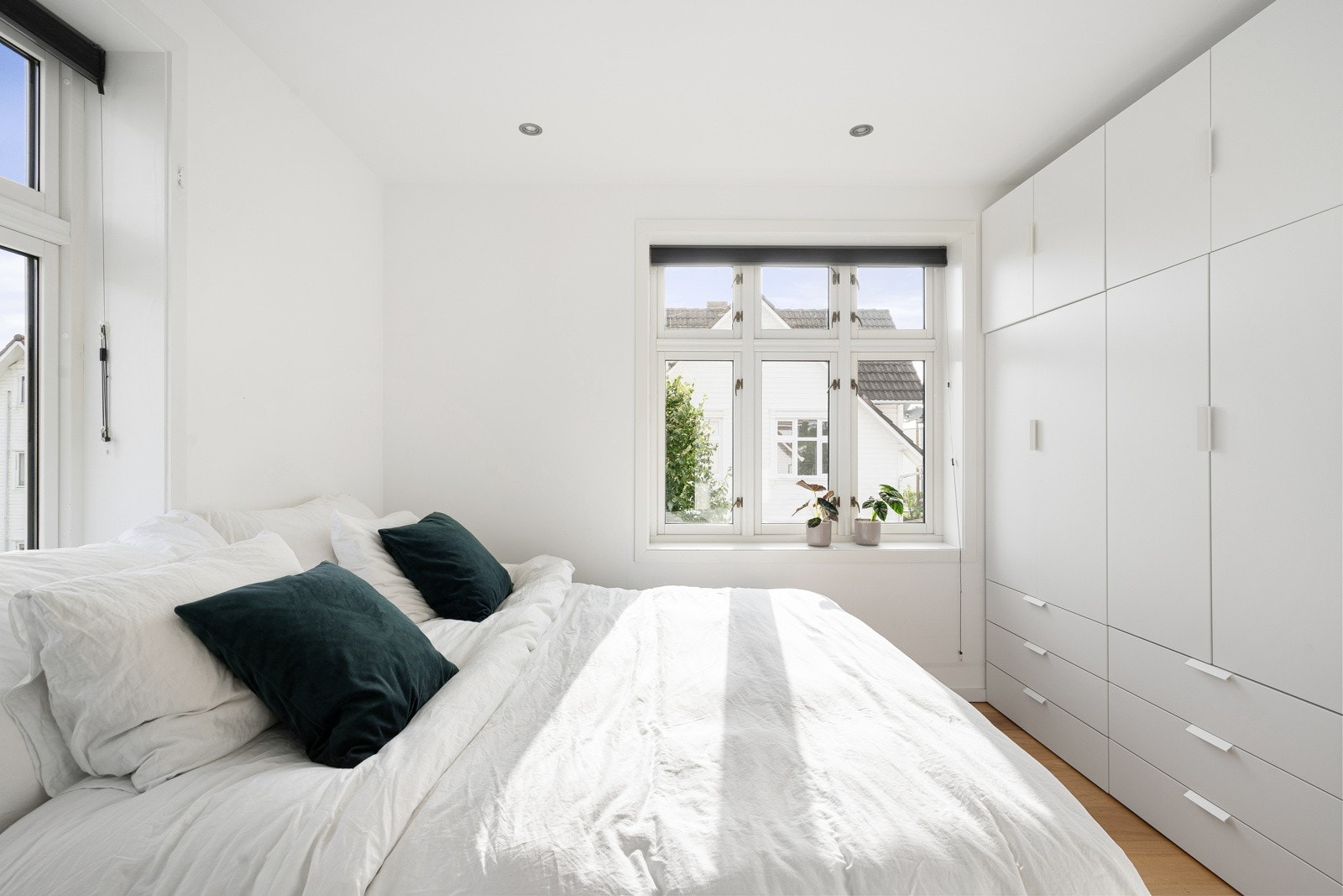 Soverommet er romslig og har god plass til garderobeskap. Galleribilde