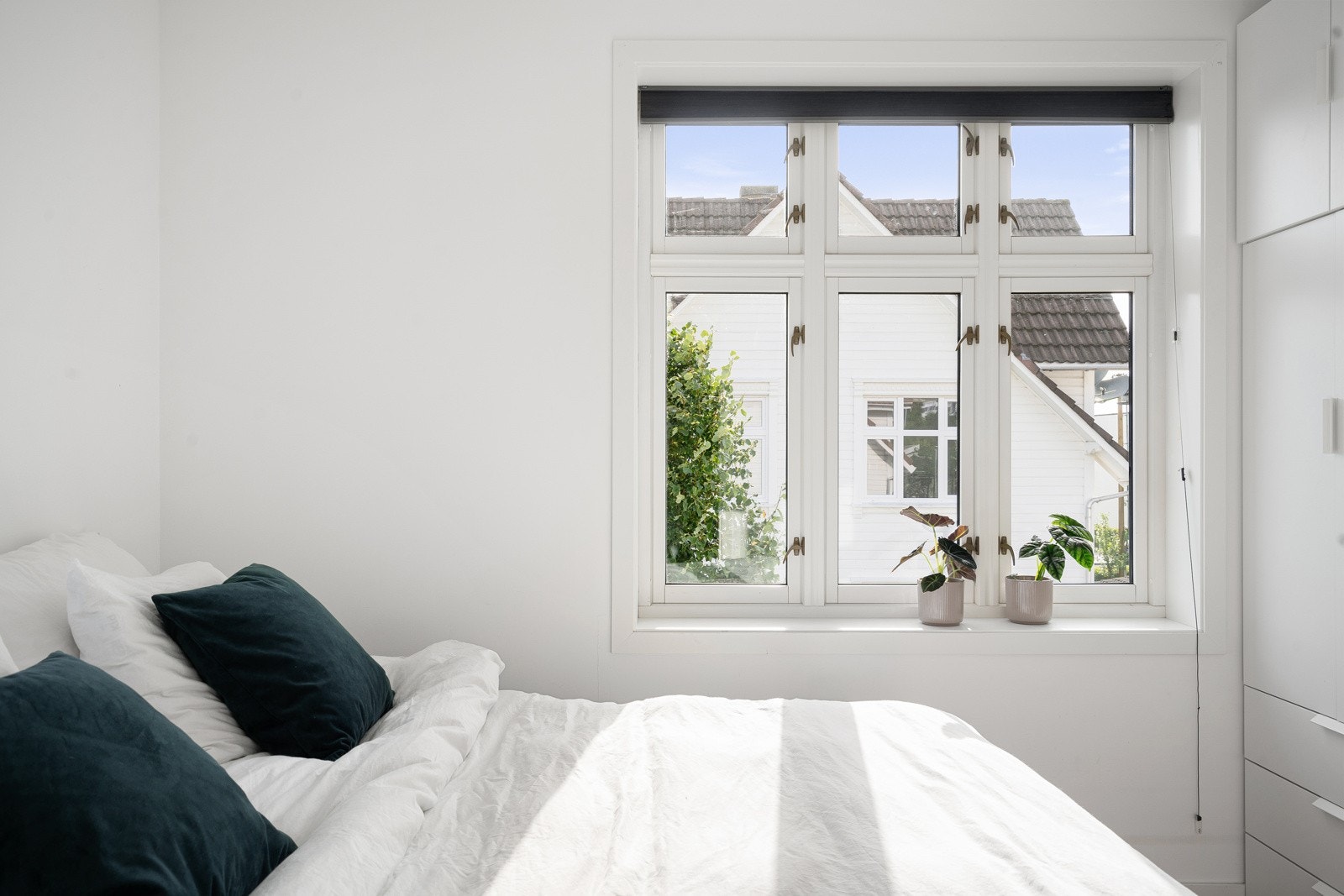 Her er det også lagt den samme en-stavs parketten som i stue og kjøkken, noe som skaper en gjennomgående følelse av kvalitet. Galleribilde