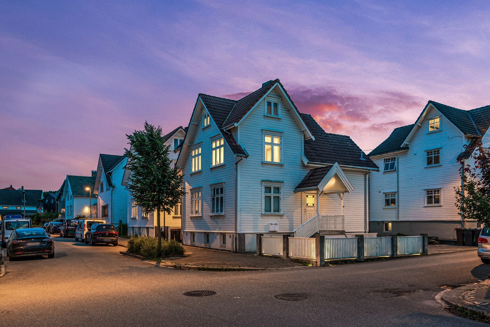 Boligen ble omfattende rehabilitert/ modernisert i 2010, noe som resulterer i en svært velholdt og moderne leilighet med høy standard. Galleribilde