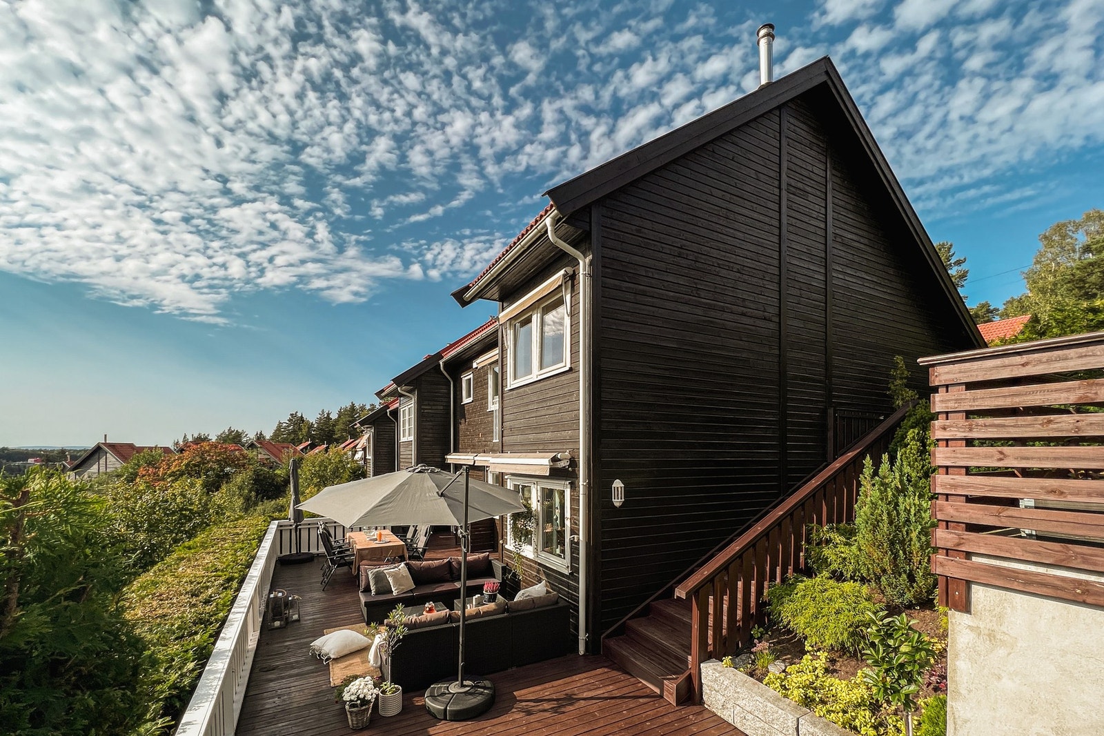 Vestvendt og sol til solen går ned. Galleribilde