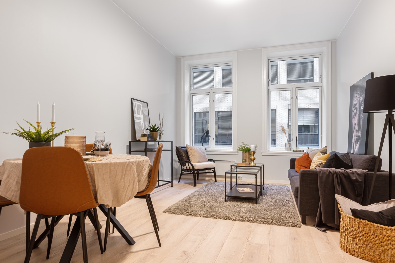 Stue med plass til sofagruppe og spisebord Galleribilde