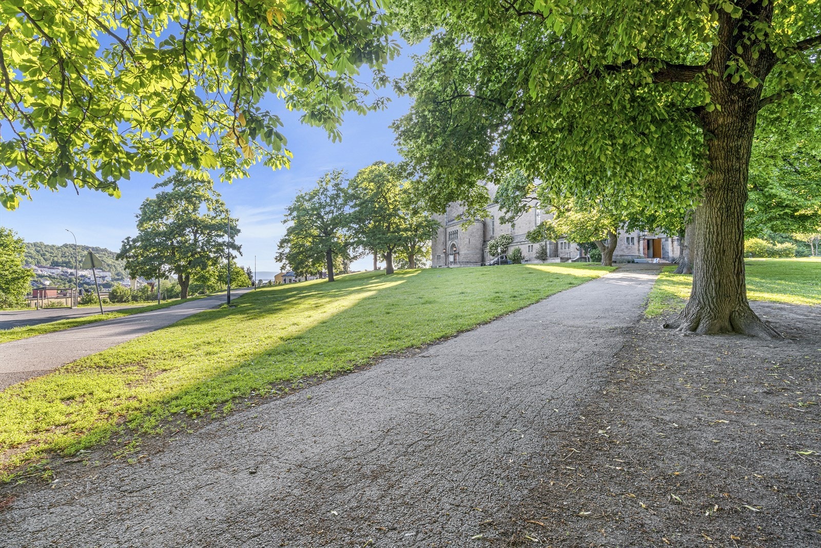 Det er også kort vei opp til Vålerenga med bl.a. Vålerengaparken og flere populære spisesteder. Galleribilde