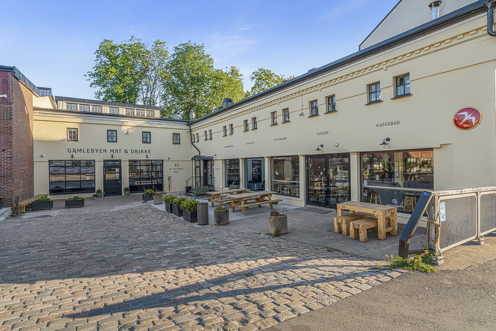 Fuglen kaffe- og cocktailbar ligger kun noen minutters gange fra leiligheten og er et av bydelens populære møtesteder. Galleribilde