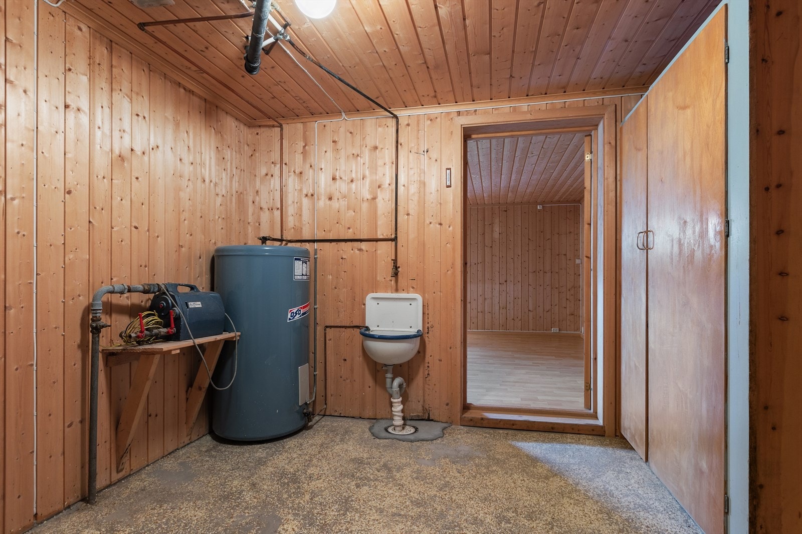 Kjelleren har god plass for lagring i bodrommene. Galleribilde