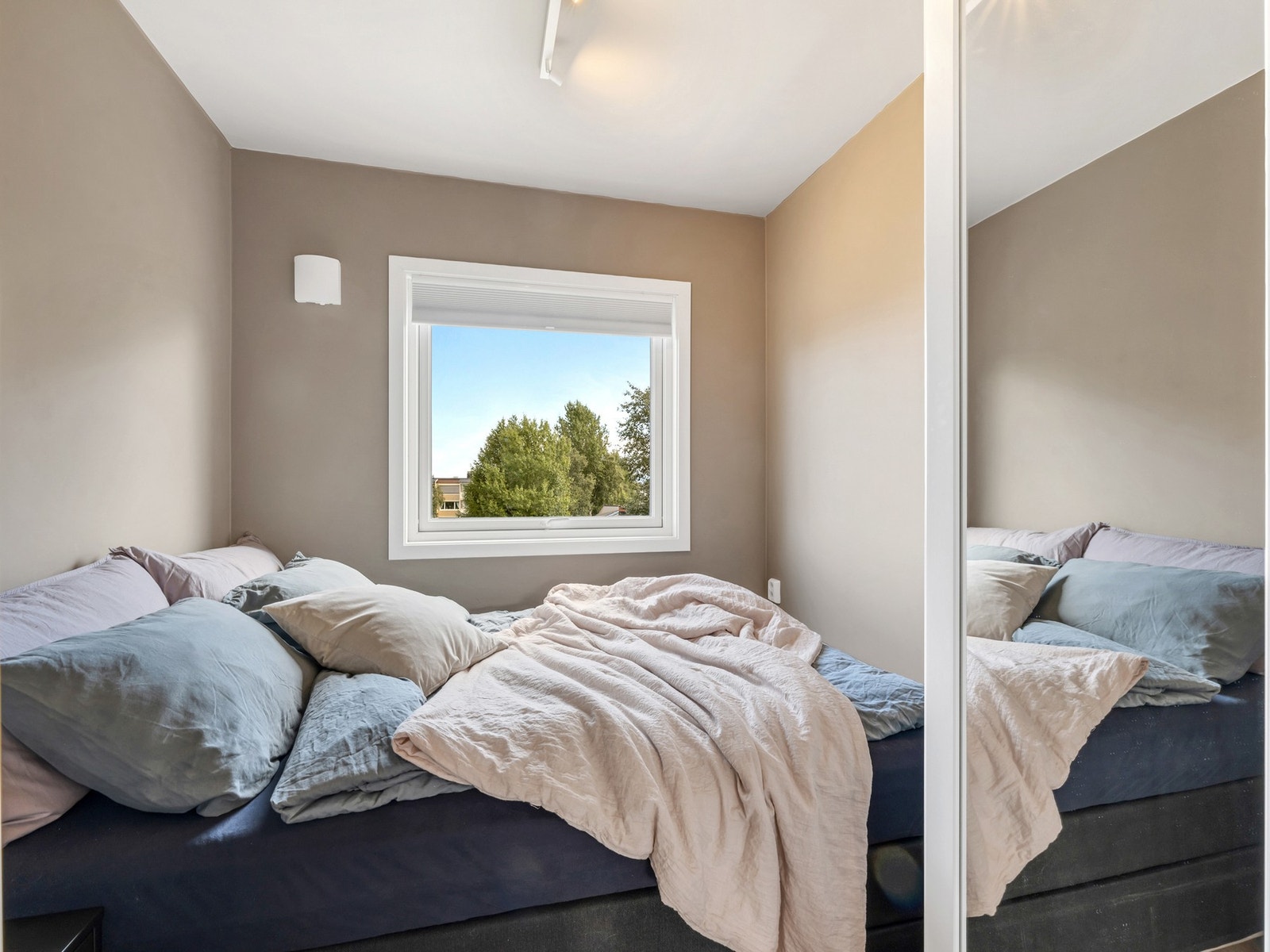 Det er etablert et ekstra soverom i bakkant av kjøkken. Galleribilde