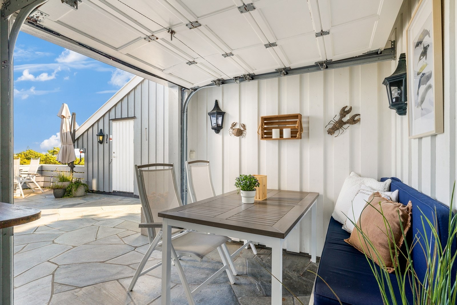 En overbygget del gjør at man også kan sitte ute på varme sommerdager med regn i luften. Galleribilde
