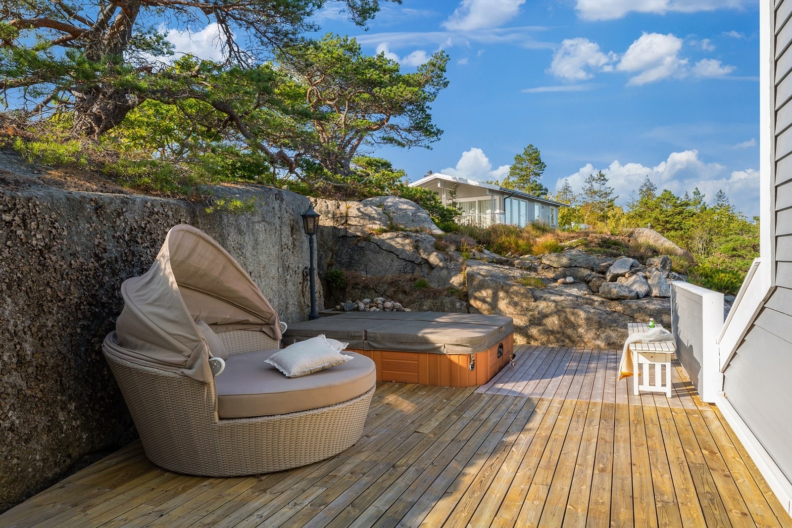 Man bør jo unne seg både spa og litt me-time. Jacuzzien var ny i 2006 og har hatt service ca. hvert 2. år. Galleribilde
