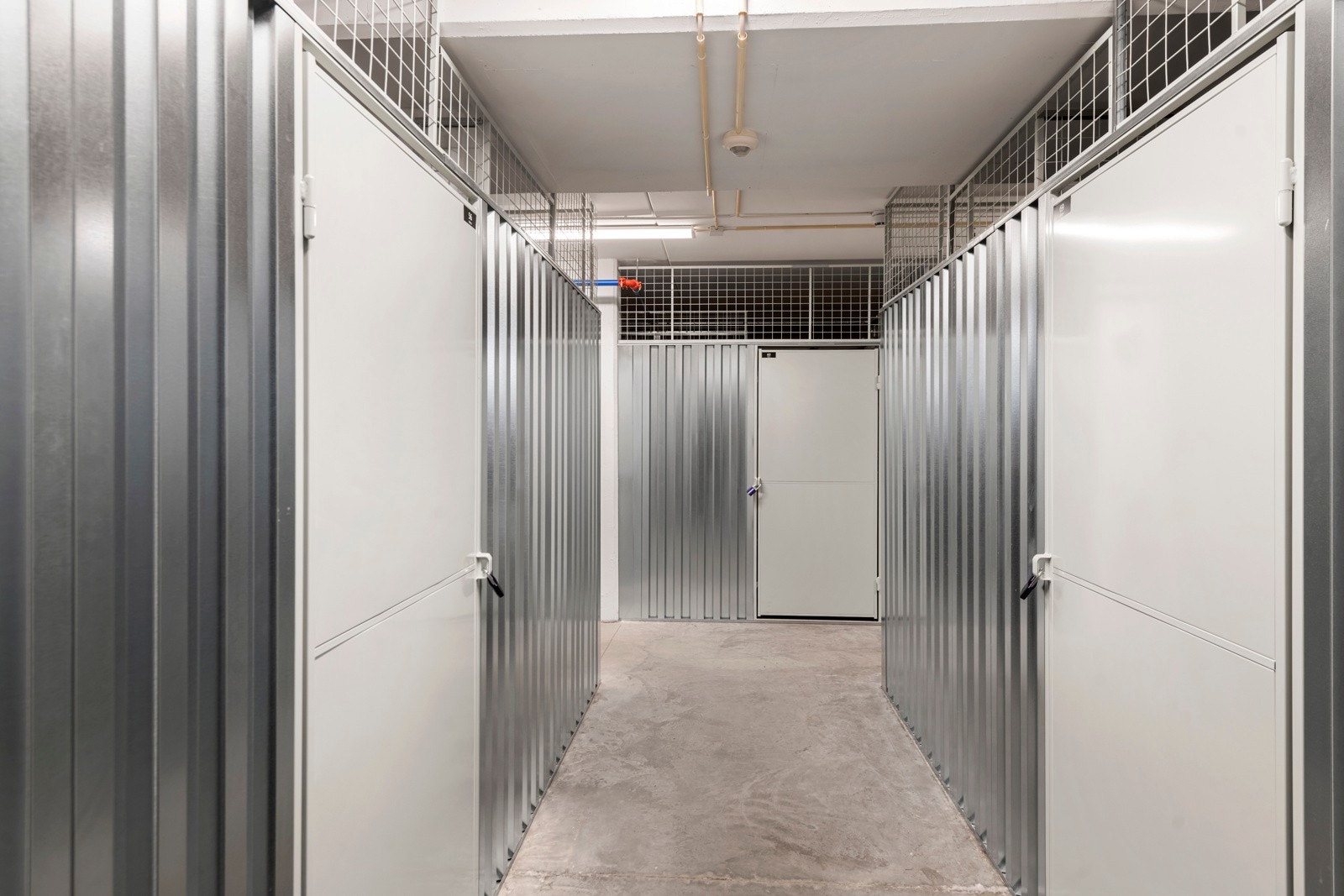 Leiligheten disponerer en bod på ca. 5,2 m² i eget rom. Rikelig med sykkelparkering i garasjeanlegget. Galleribilde