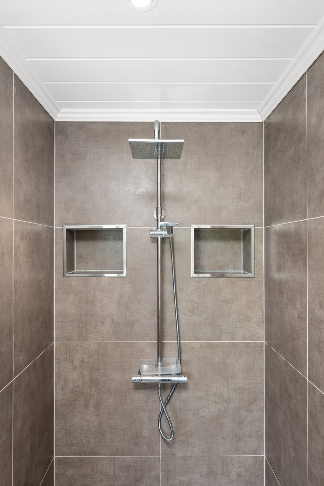 Dusjnisje/ dusj på gulv Galleribilde