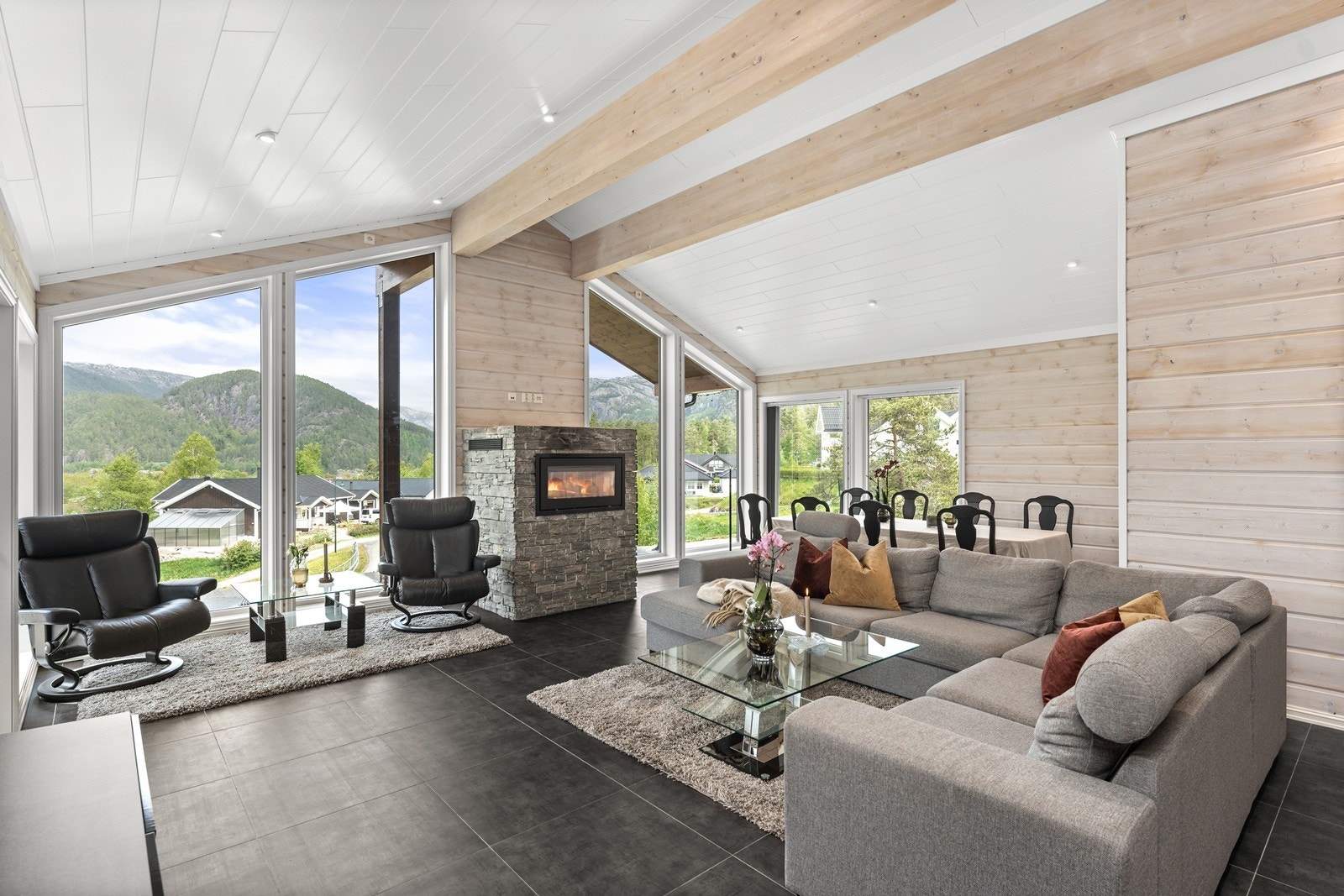 Boligen ligger fint til innerst i opparbeidet byggefelt. Galleribilde