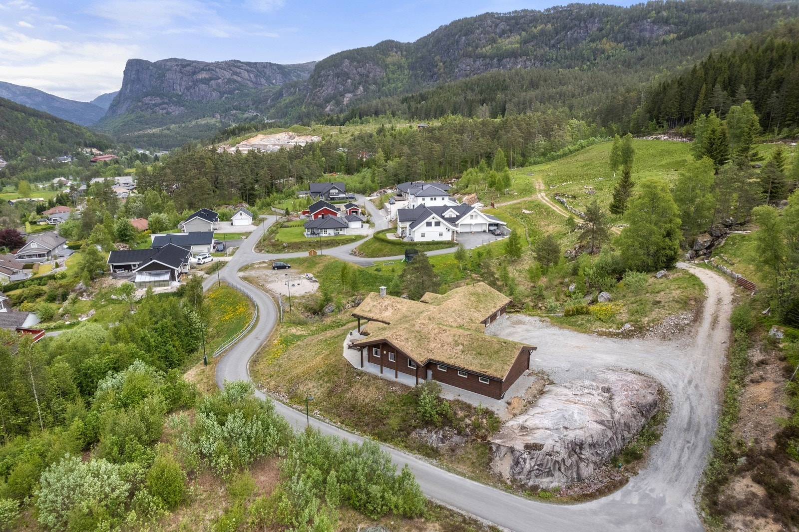 Kort avstand til alt av fasiliteter samt nærhet til skog med flotte turområder Galleribilde