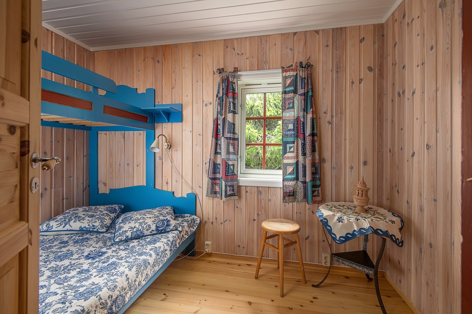 Soverom 1 med plass til familiekøye. Galleribilde