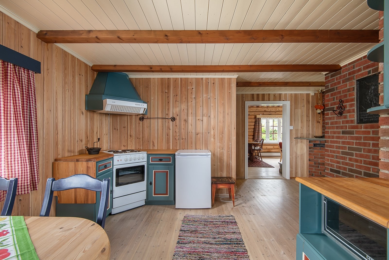 Det er plass til komfyr og kjøleskap. Galleribilde