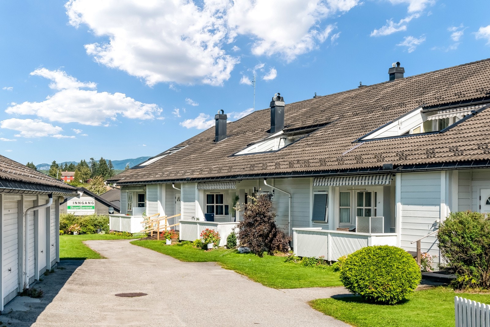 Garasje med elektrisk portåpner Galleribilde