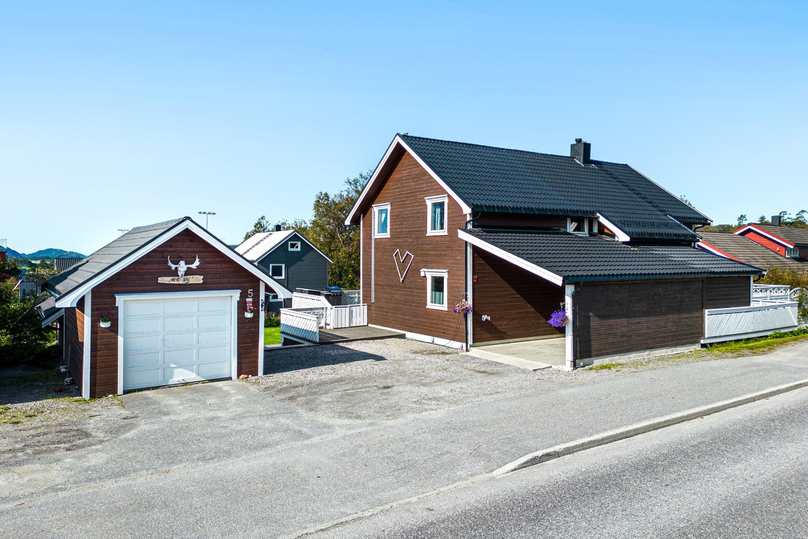 Boligen er tilbygd og vesentlig oppgradert siden byggeår Galleribilde