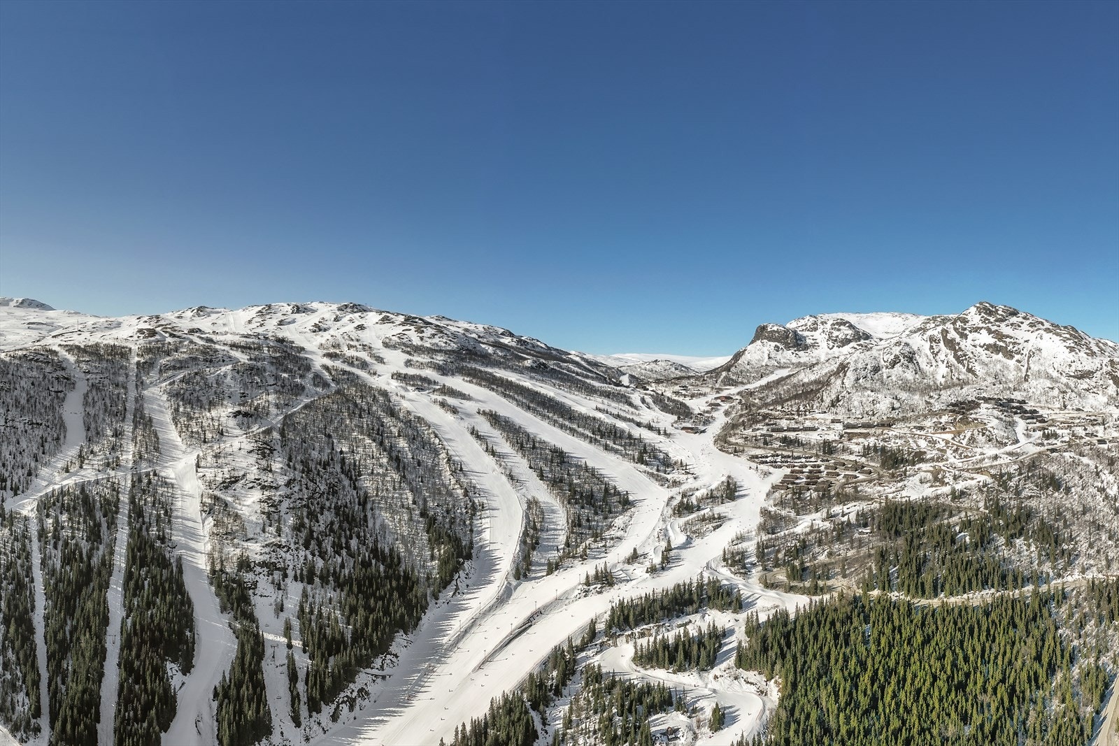Løypenettet er stort og variert, og det er flere gode spiseplasser med ski inn/ski ut. Galleribilde