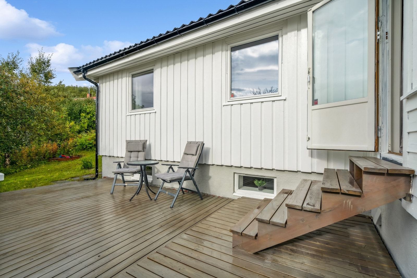 Utgang i fra stua til uteplassen Galleribilde