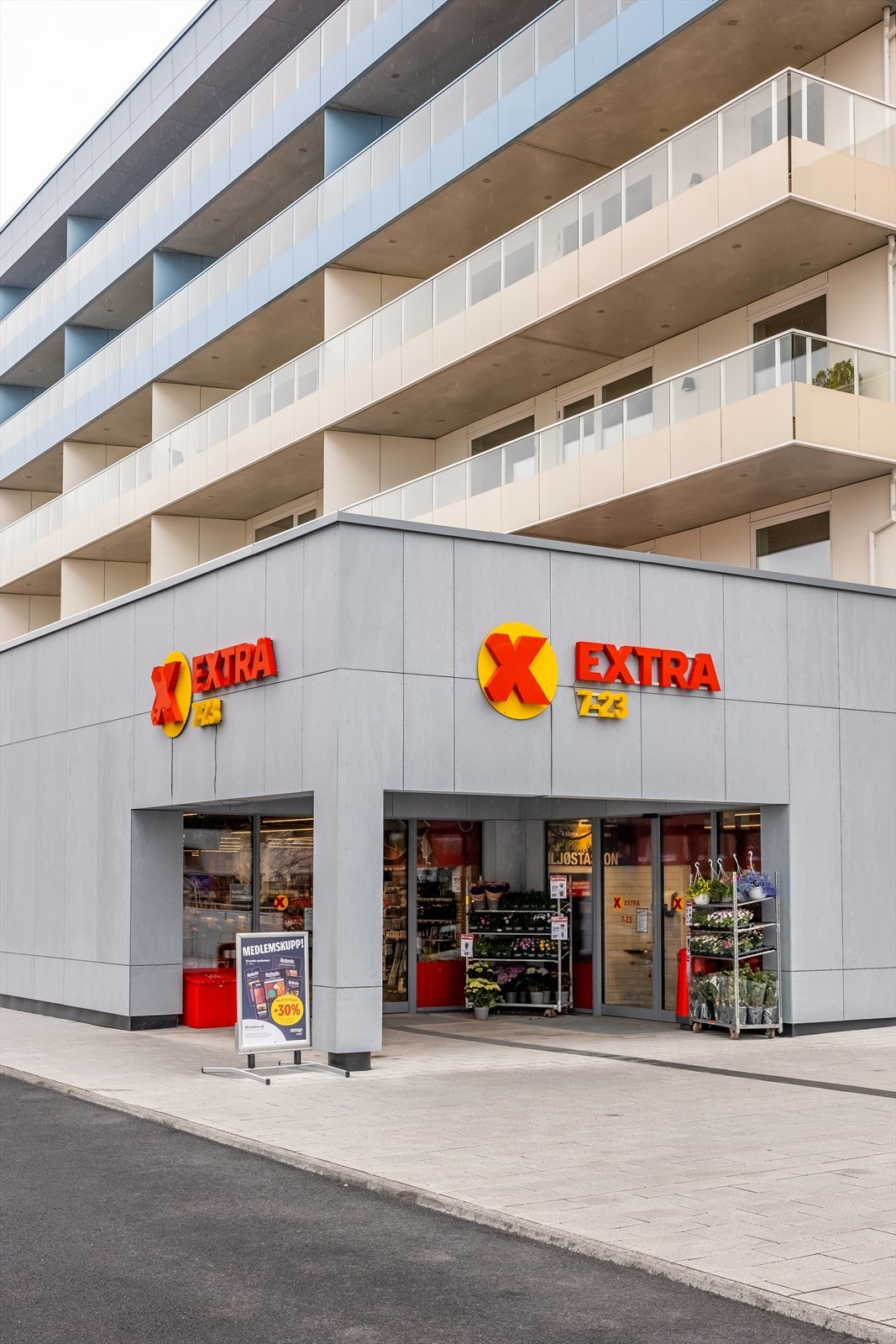 Bak Landåstorget finner du nyåpnede Coop Extra butikken ved Nancy Landås' plass. Galleribilde