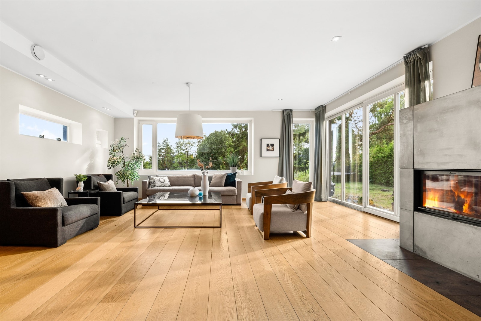 Peisen skaper varme og koselig stemning i rommet når det går mot kjøligere tider. Galleribilde