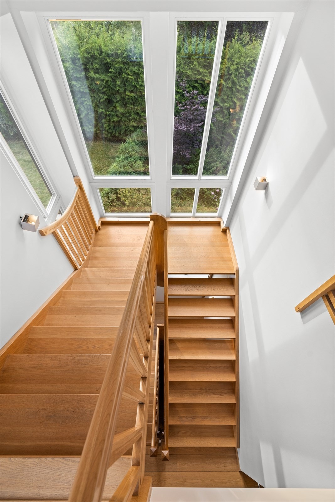 Innvendige trapper i retrekkverk. Galleribilde