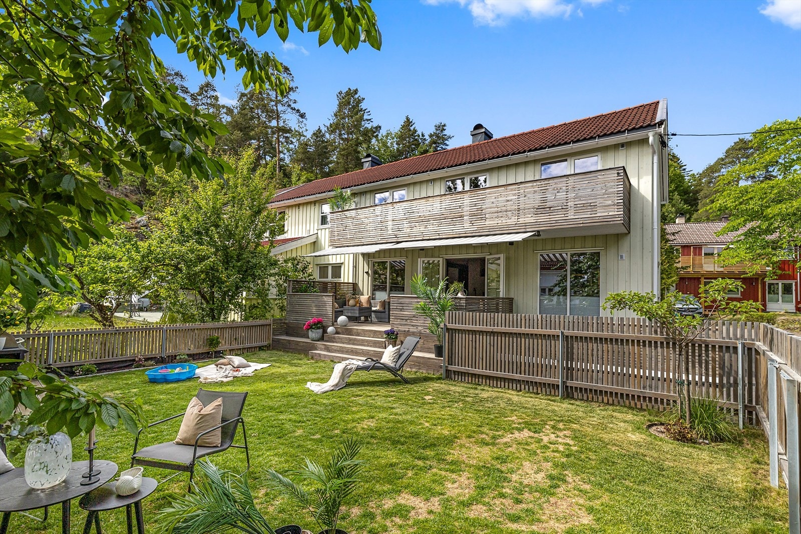 Om dere er på jakt etter et stort og innholdsrikt hjem som ikke trenger oppussing på mange år og i tillegg har en flott hage kan Knud Øyens vei 18A være det perfekte stedet for dere. Galleribilde