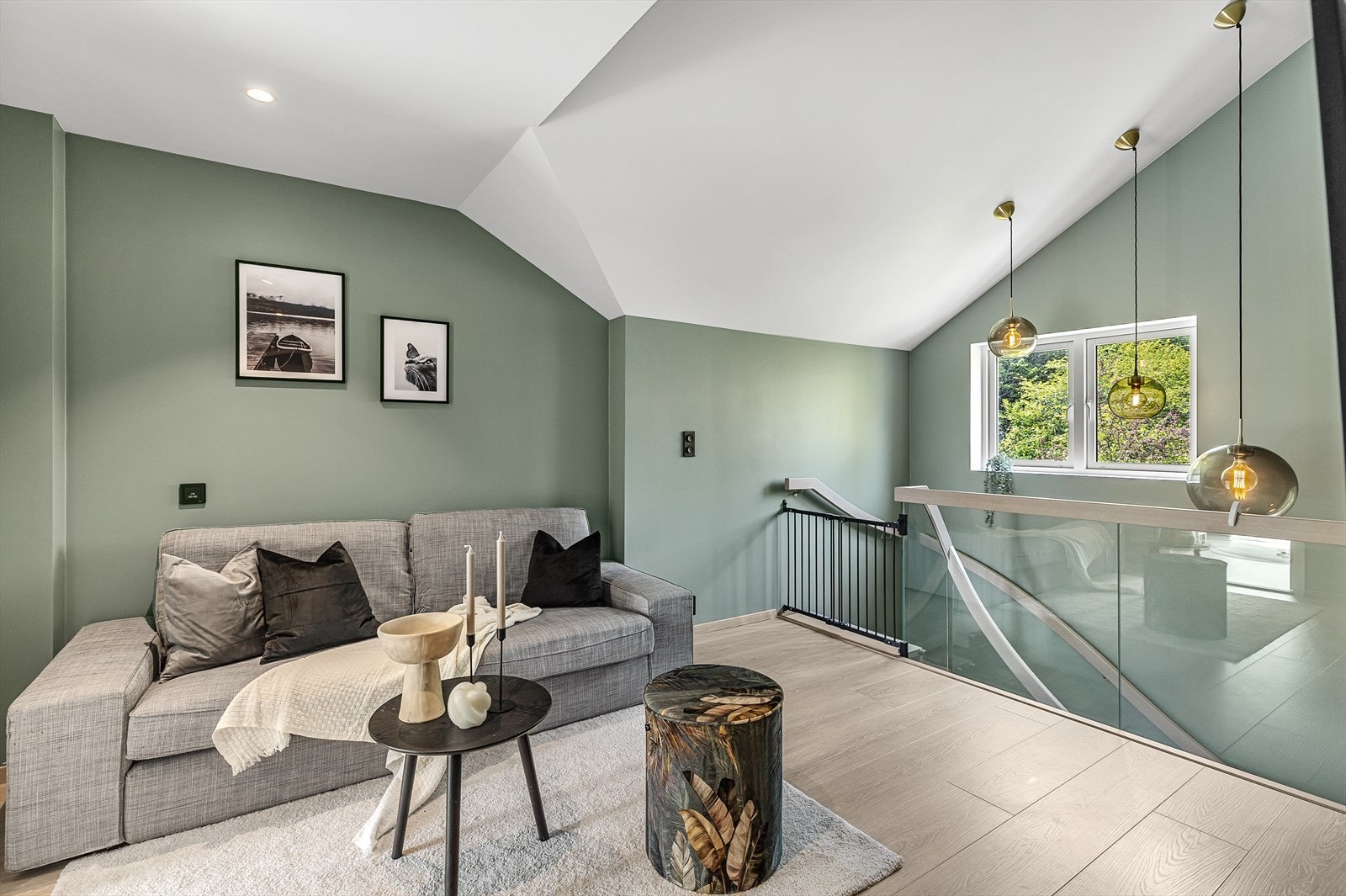 Lys og luftig loftstue perfekt som lekeareal, spillrom etc. for barna. Galleribilde