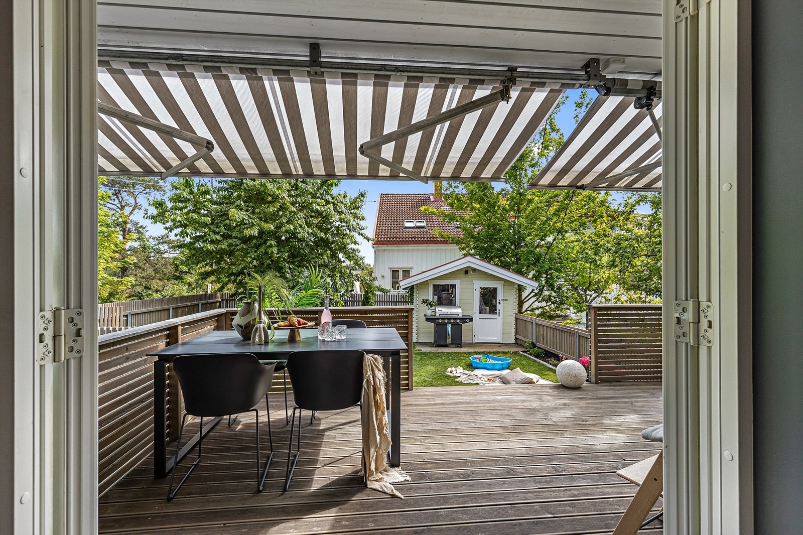 Her bor du usjenert i rolige omgivelser med en meget barnevennlig, inngjerdet hage. Galleribilde