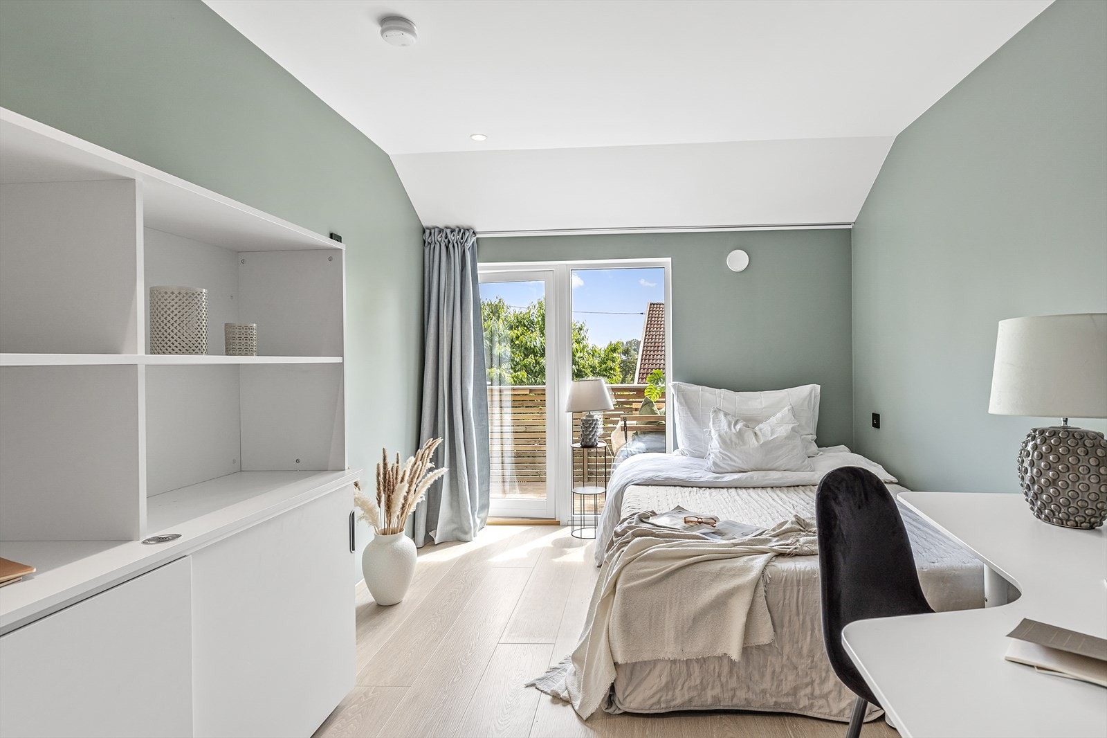 Alle de tre soverommene har utgang til balkongen. Galleribilde