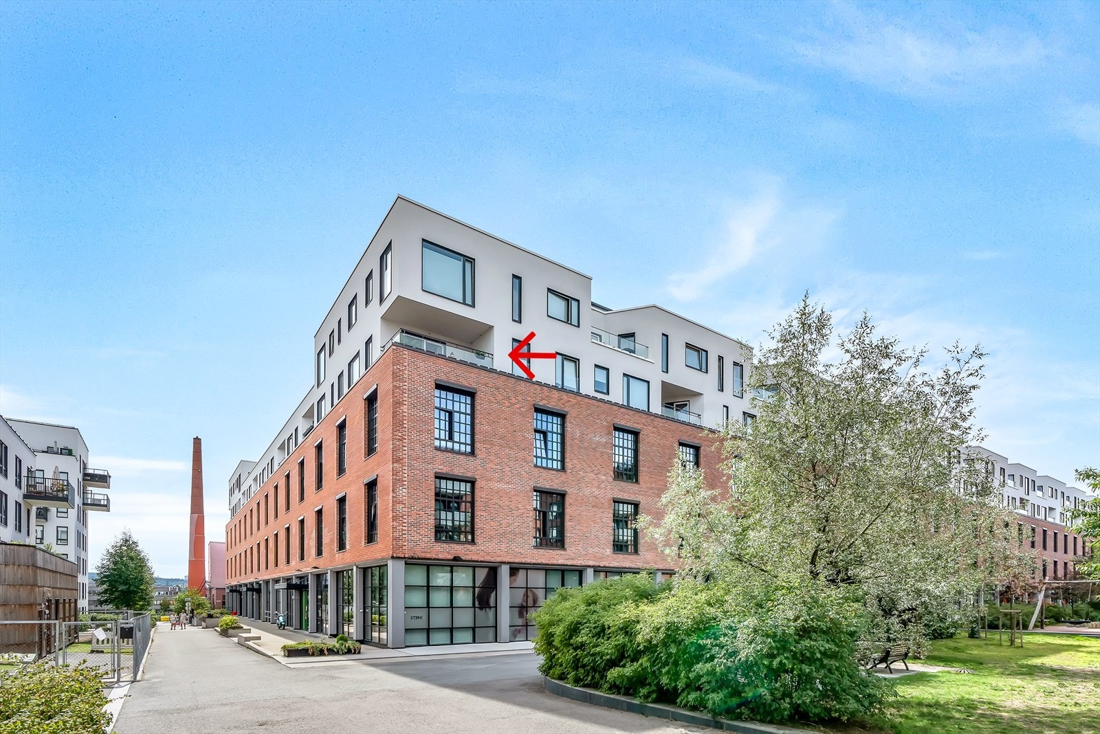 Fredelig beliggenhet helt uten biltrafikk utenfor leiligheten. Galleribilde