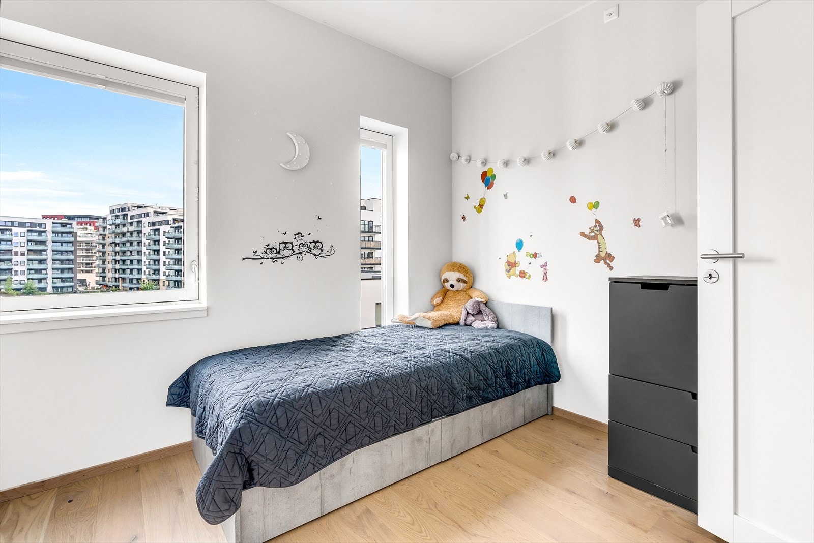 Soverom nr. 2 på 8,7 m² med god plass til seng og garderobeskap. Galleribilde