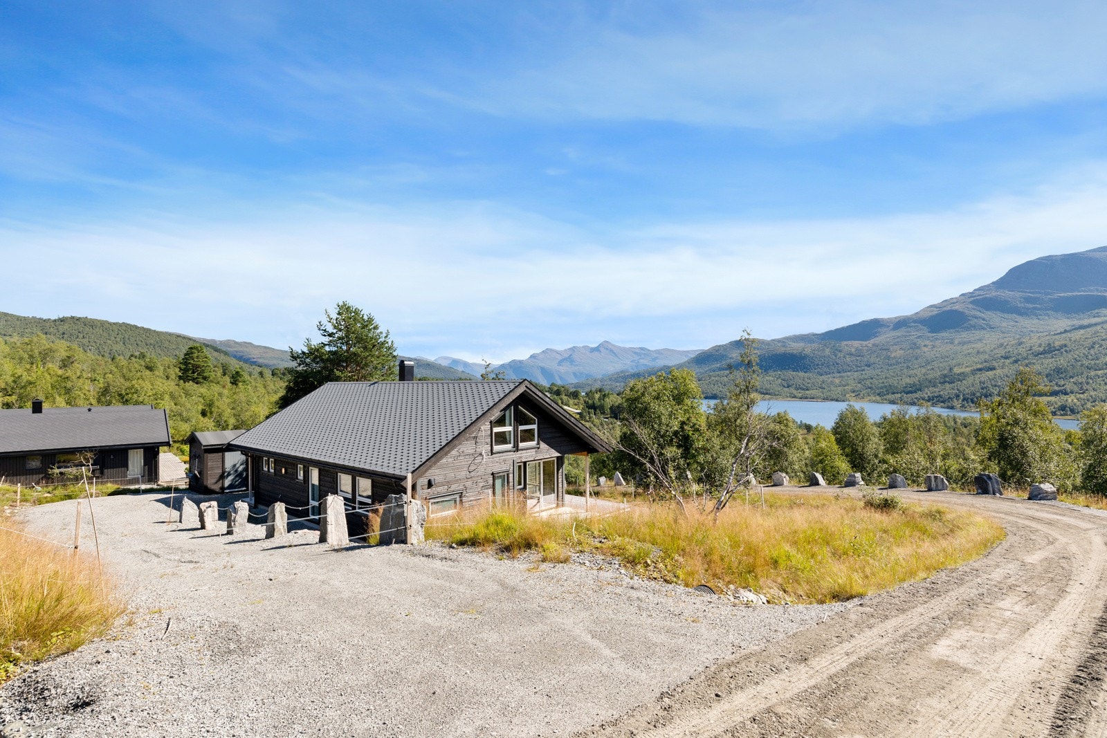 Hytten har en flott beliggenhet i feltet med flott usikt! Galleribilde