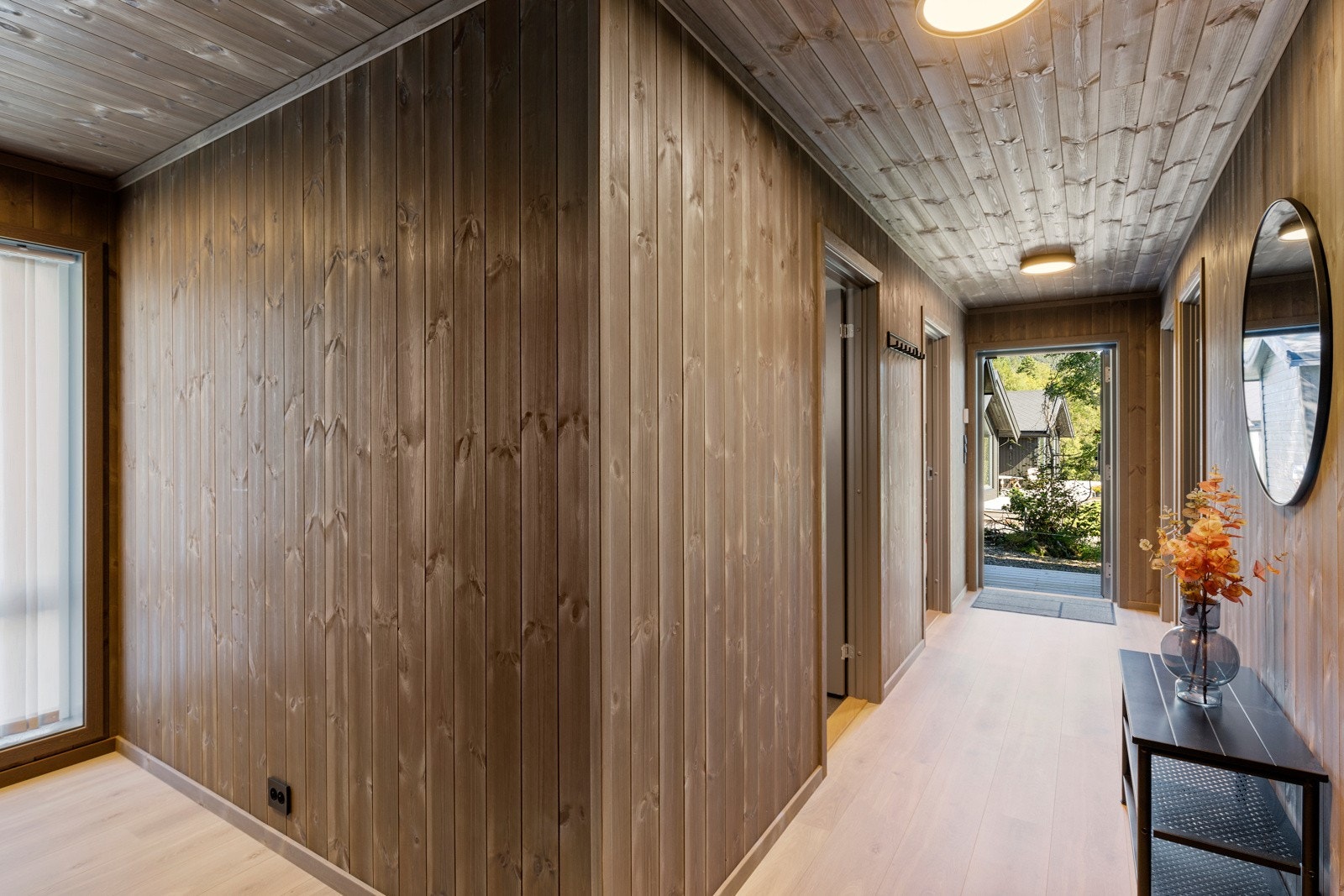 Romslig gang. Galleribilde