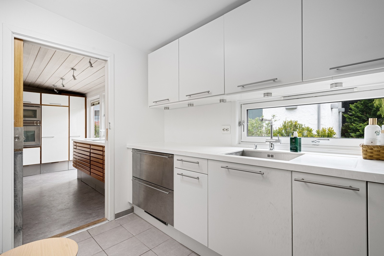 Praktisk vaskerom/grovkjøkken. Galleribilde