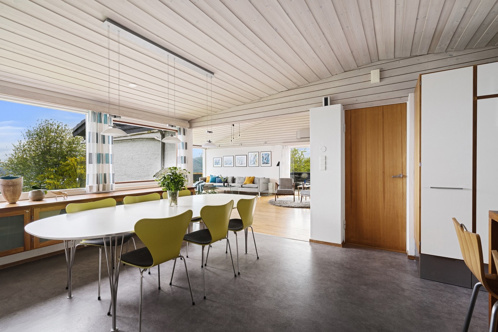 Spisestue/kjøkken. Galleribilde