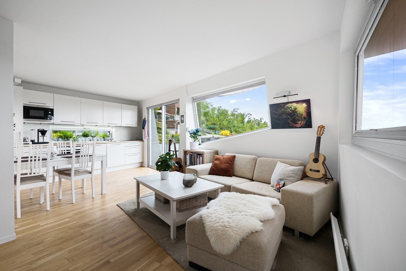 Kjøkken/stue i hybeldel. Galleribilde