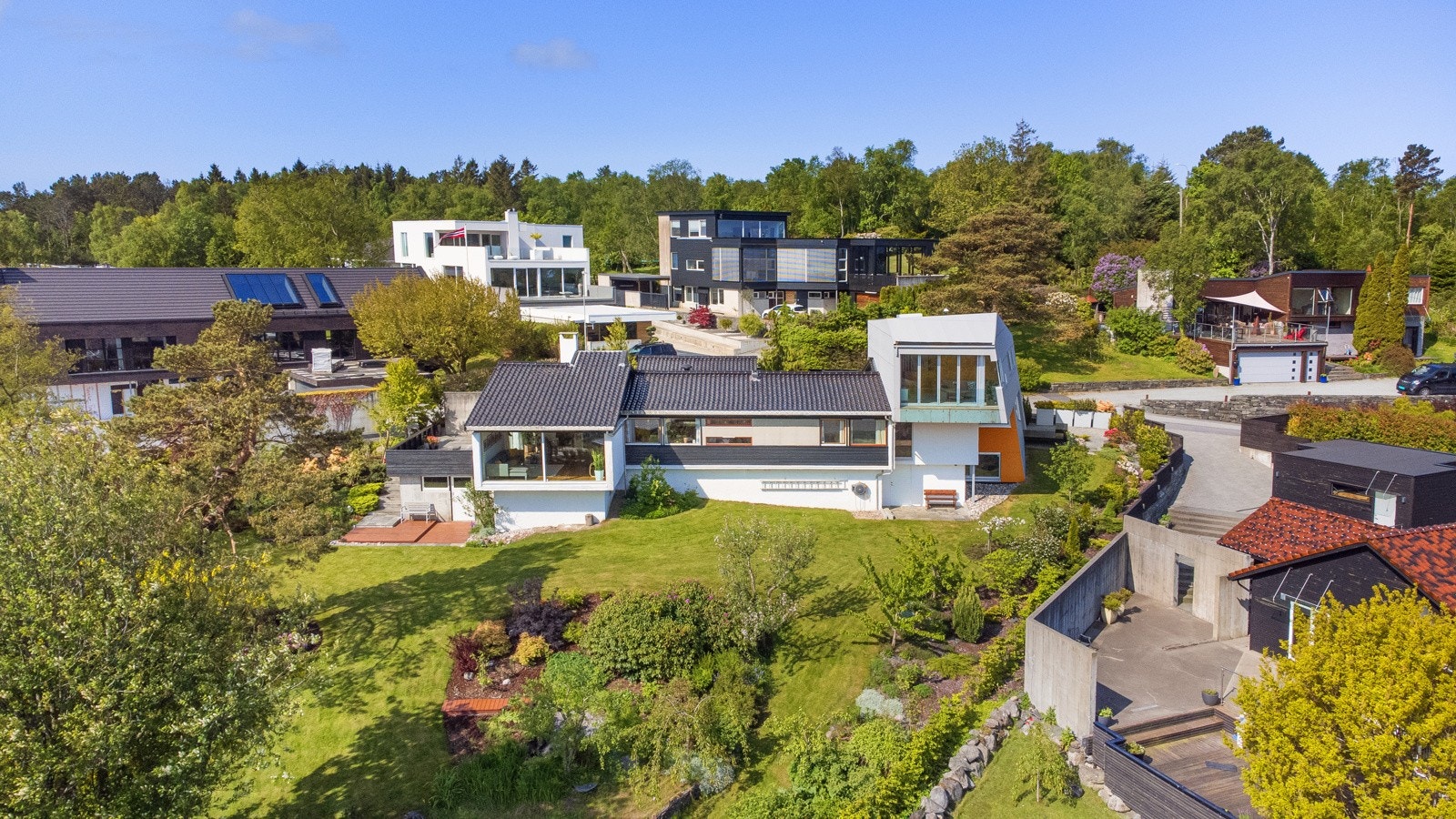 Hindalsbakken 33 presenteres av Michael R. Myhre. Galleribilde