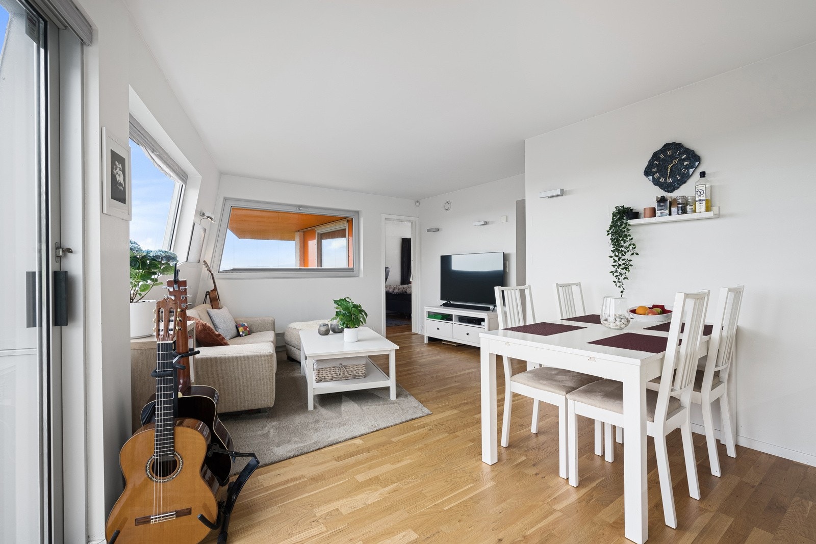 Kjøkken/stue i hybeldel. Galleribilde