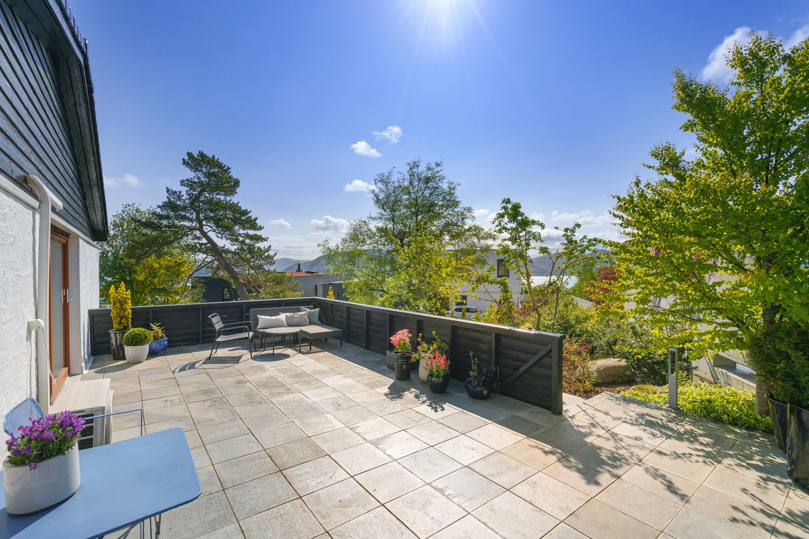 Delikat uteområde som kan nytes hele året. Galleribilde