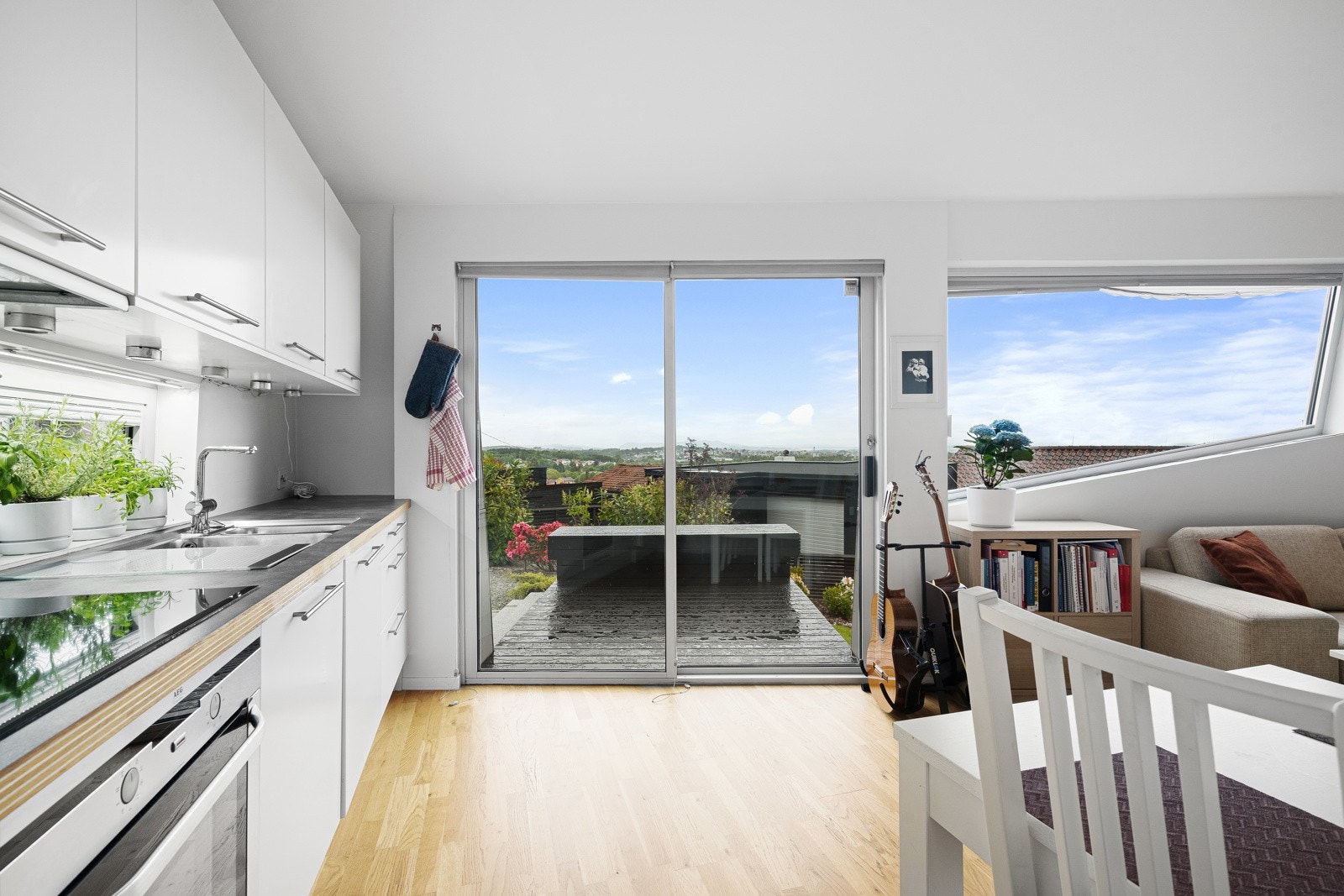 Kjøkken/stue i hybeldel. Galleribilde